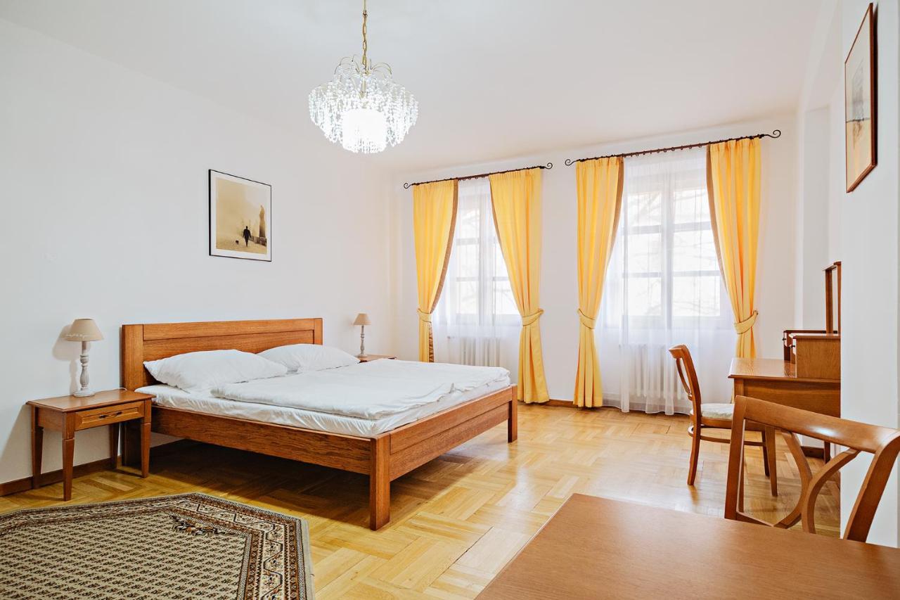U Cerneho Medveda- At The Black Bear Apartment ปราก ภายนอก รูปภาพ