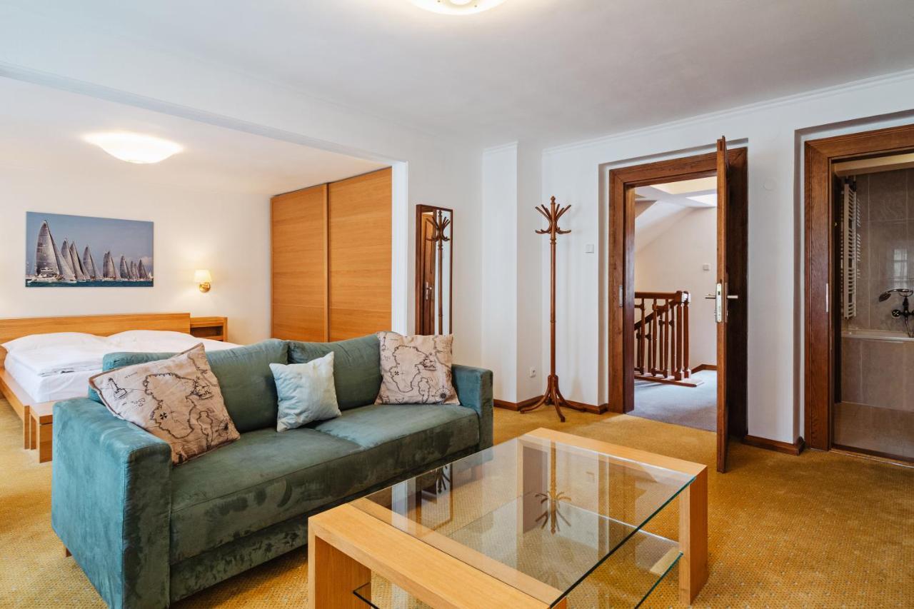 U Cerneho Medveda- At The Black Bear Apartment ปราก ภายนอก รูปภาพ