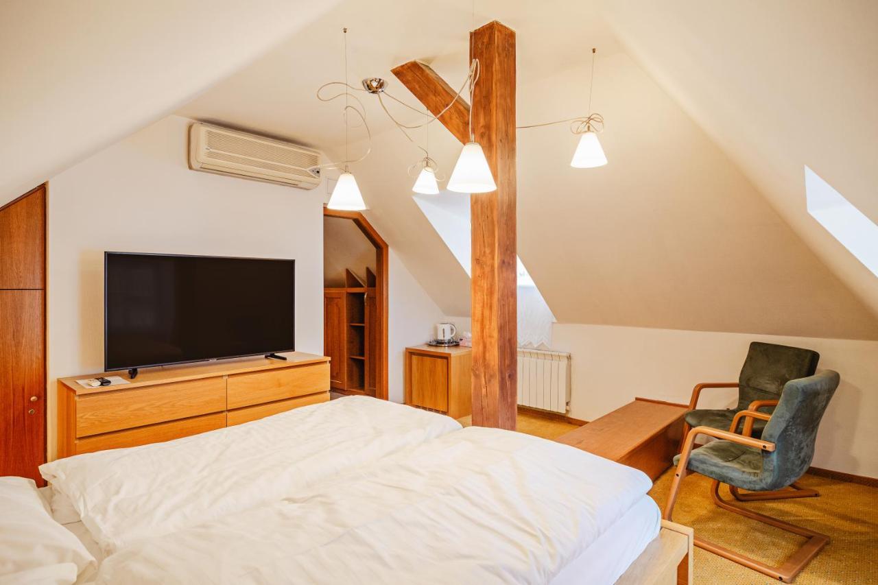 U Cerneho Medveda- At The Black Bear Apartment ปราก ภายนอก รูปภาพ
