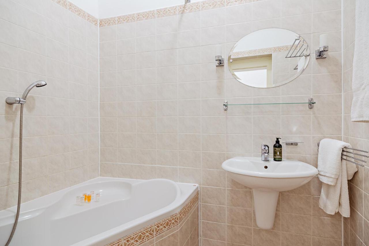 U Cerneho Medveda- At The Black Bear Apartment ปราก ภายนอก รูปภาพ